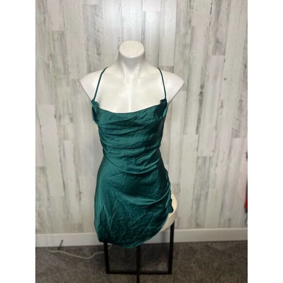 Green dress - Picture 1 of 6